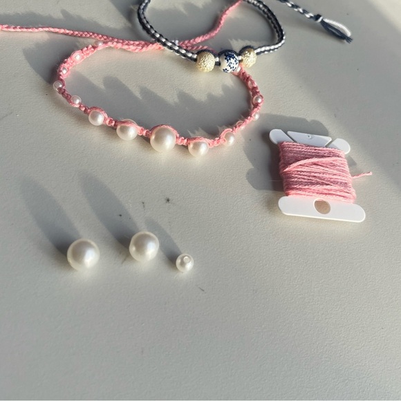 Handmade woven friendship bracelet pink with fake pearl beads - Picture 11 of 12